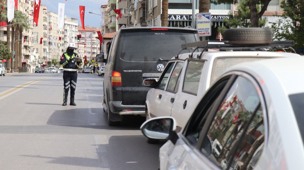 Sokağa Çıkma Kısıtlamasının 2. Gününde Polis Ekipleri Araçları Tek Tek Kontrol Etti