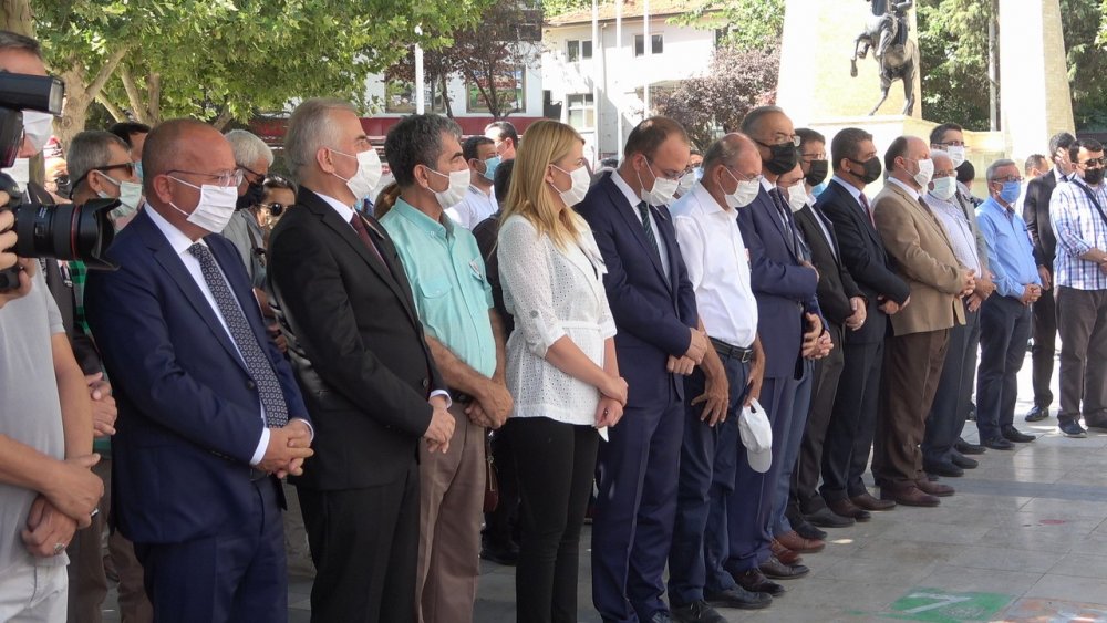 Denizli’de 99 yaşında hayatını kaybeden eski başkan Ali Dartanel için Büyükşehir Belediyesi’nin önünde tören düzenlendi.