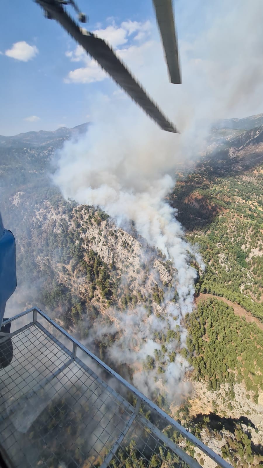 Denizli'nin Köyceğiz sınırına yakın alanda orman yangını başladı