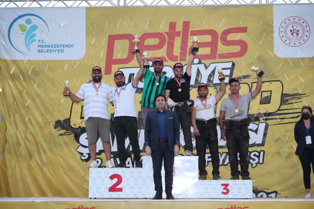 Merkezefendi Belediyesi’nin ev sahipliği yaptığı Petlas Türkiye Off Road Şampiyonası 2. Ayak DENDOFF Yarışı büyük bir adrenalin ile sona erdi.