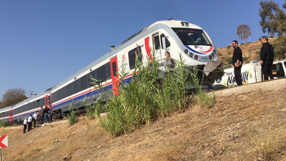 Denizli-İzmir Seferi Yapan Tren Yaşlı Kadına Çarptı