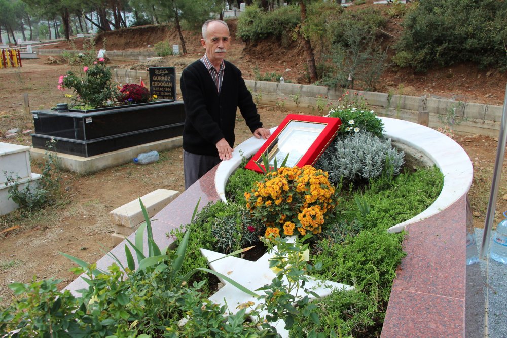 Davayı Kazandı, 19 Yıl Sonra Şehit Belgesiyle Oğlunun Mezarına Gitti
