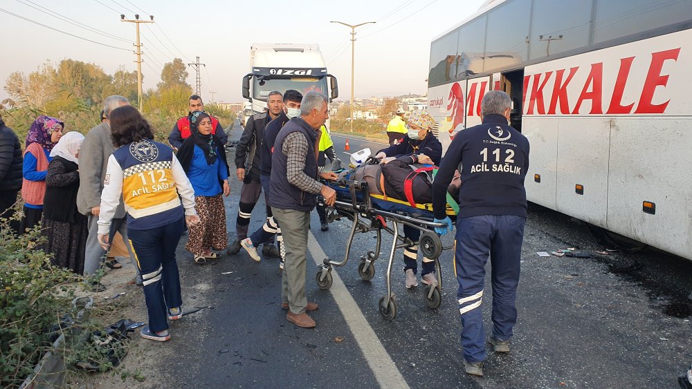 Kuyucak'ta Zincirleme Kaza, 1’i ağır 22 yaralı