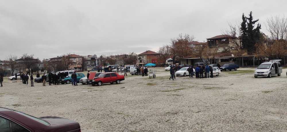 Denizli'de Fiyat Belirsizliği Otomobil Pazarını Boş Bıraktı