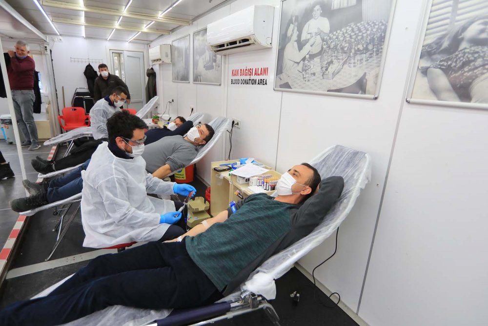 Pamukkale Belediyesi, Kızılay’ın “Sen 'Kan' ver, Kızılay 'Can' versin” kampanyasına destek verdi. Belediye çalışanları gün boyu Kızılay’ın bağış tırını boş bırakmadı ve kan bağışında bulundu.