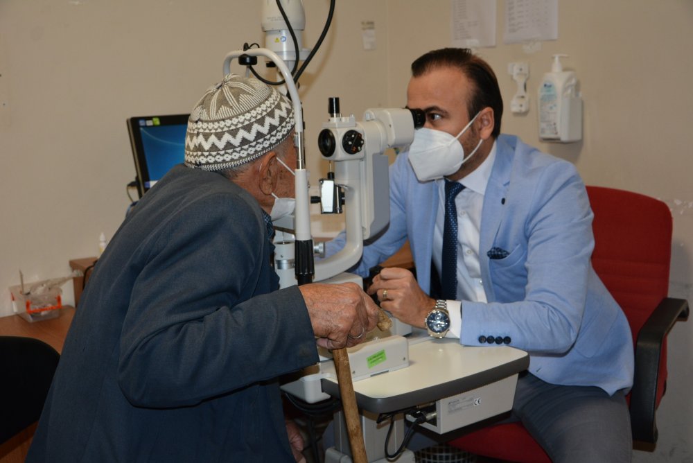 Denizli’de yaşayan 20 yıldır sol gözü görmeyen 79 yaşındaki hasta, PAÜ Hastanesi'nde geçirdiği ameliyatla sağlığına kavuştu.