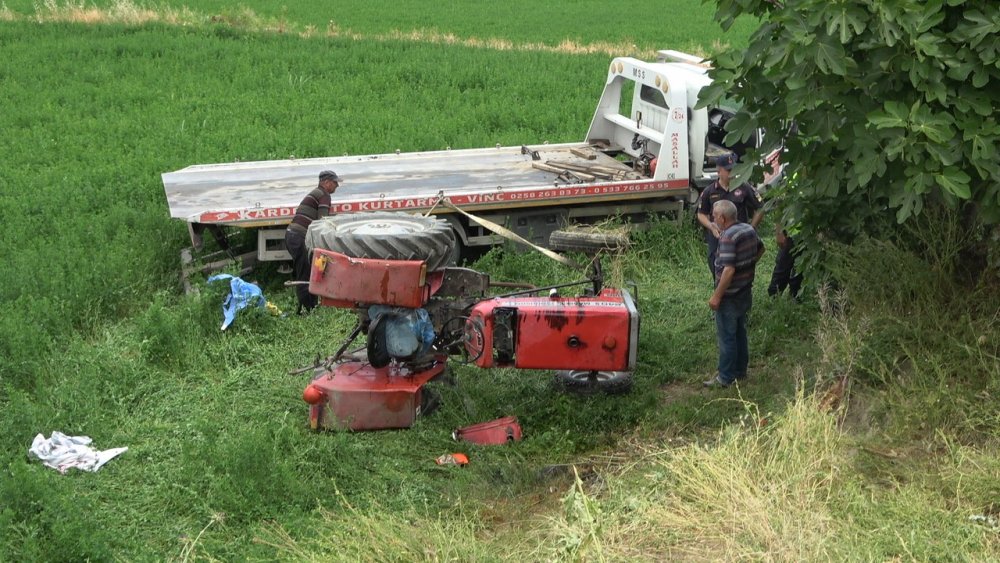 Denizli'de Virajı Alamayan Traktördeki 2 Çiftçi Hayatını Kaybetti