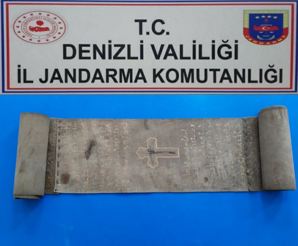 Denizli'de Jandarma ceylan derisine yazılmış 500 yıllık İncil yakaladı