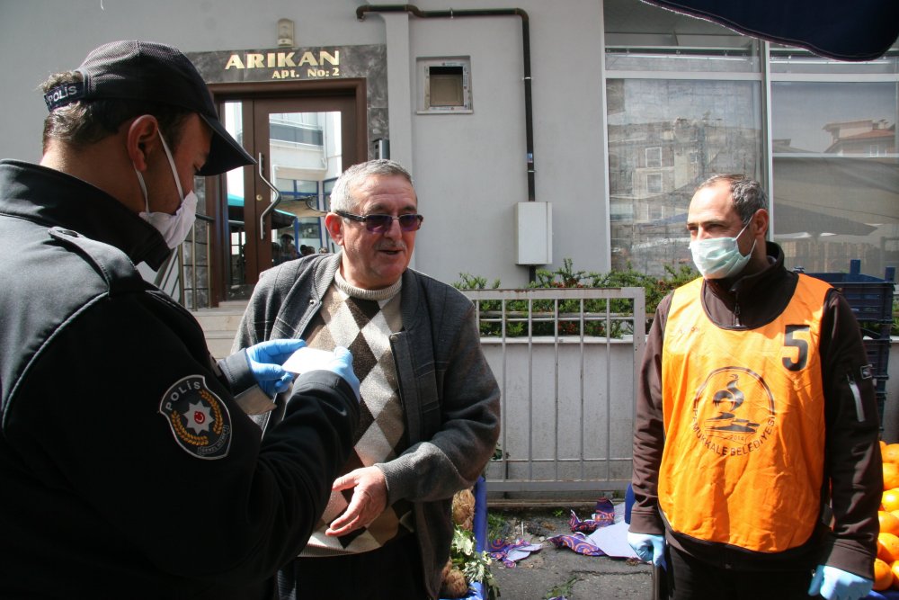 Denizli'de yaşlılar polisin kimlik kontrolü yaptığını görünce çareyi kaçmakta buldu