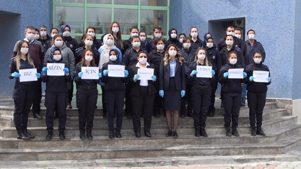 Denizli'de kadın hükümlüler günde 12 bin maske üretiyor