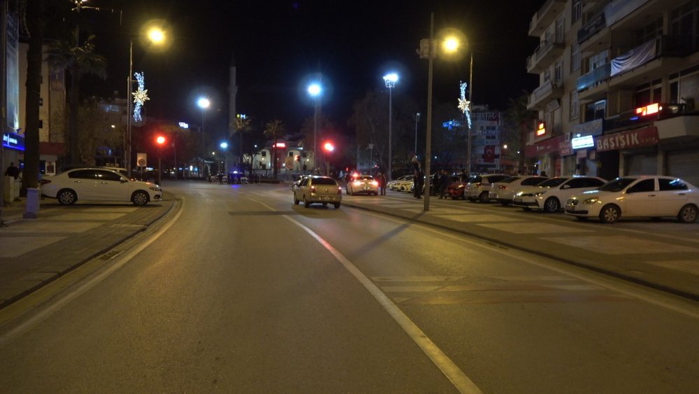 Denizli’de sokağa çıkma yasağının bitmesiyle vatandaşlar caddelere akın etti