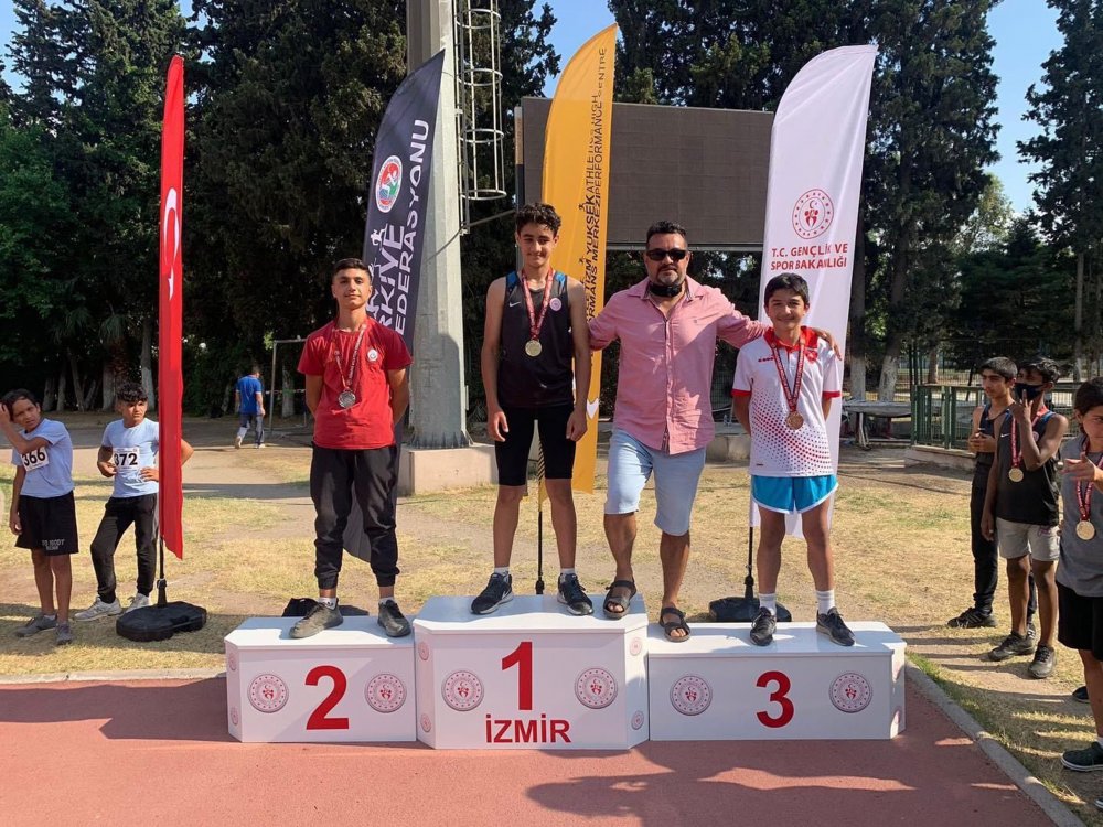 Denizli Büyükşehir Belediyespor sporcuları Nilüfer, Marmaris, İzmir ve Bursa'da düzenlenen yağlı güreş, yüzme ve atletizm şampiyonalarından 6 madalya ile döndü.