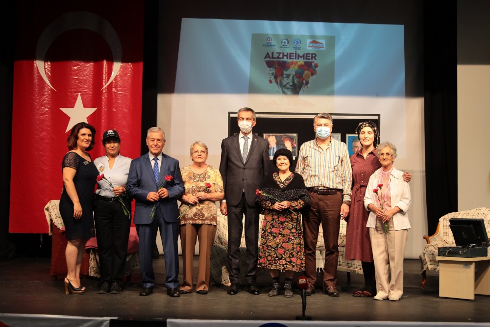 Denizli Büyükşehir Belediyesi ve Türkiye Alzheimer Derneği Denizli Şubesi işbirliğinde düzenlenen Alzheimer Farkındalık Günü'nde 