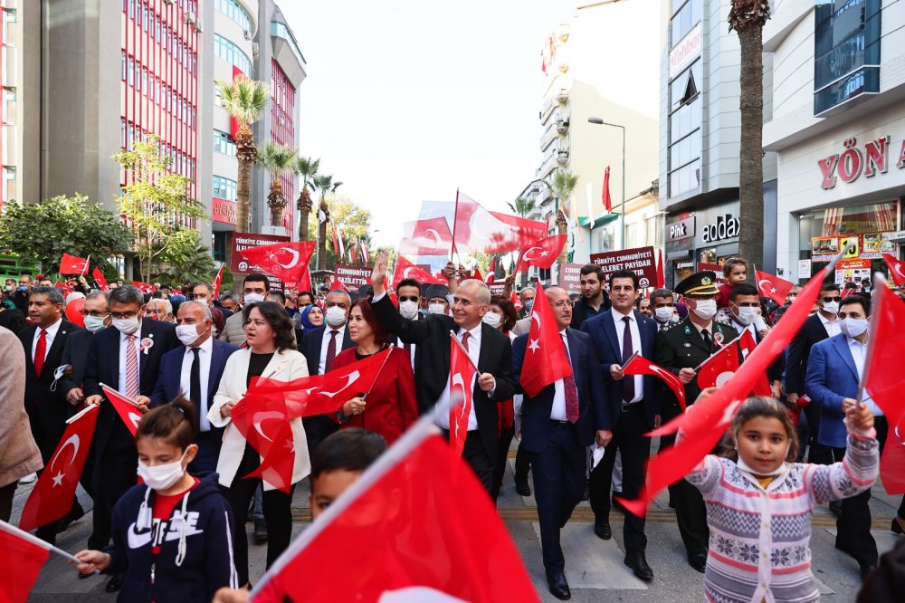 Onbinler Atatürk’ün Yolunda Cumhuriyet Yürüyüşü'nde Buluştu