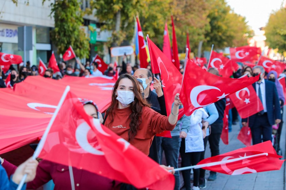 Onbinler Atatürk’ün Yolunda Cumhuriyet Yürüyüşü'nde Buluştu