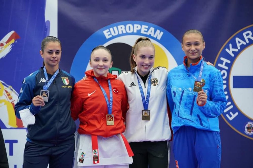 Türkiye şampiyonluğu, Avrupa 3'ncülüğü ve Dünya 2'nciliği bulunan Denizli Büyükşehir Belediyespor sporcusu Damla Su Türemen, Avrupa Karate Şampiyonası Genç Kadınlar Kata kategorisinde altın madalya kazandı. Başkan Osman Zolan, Avrupa şampiyonluğunu 