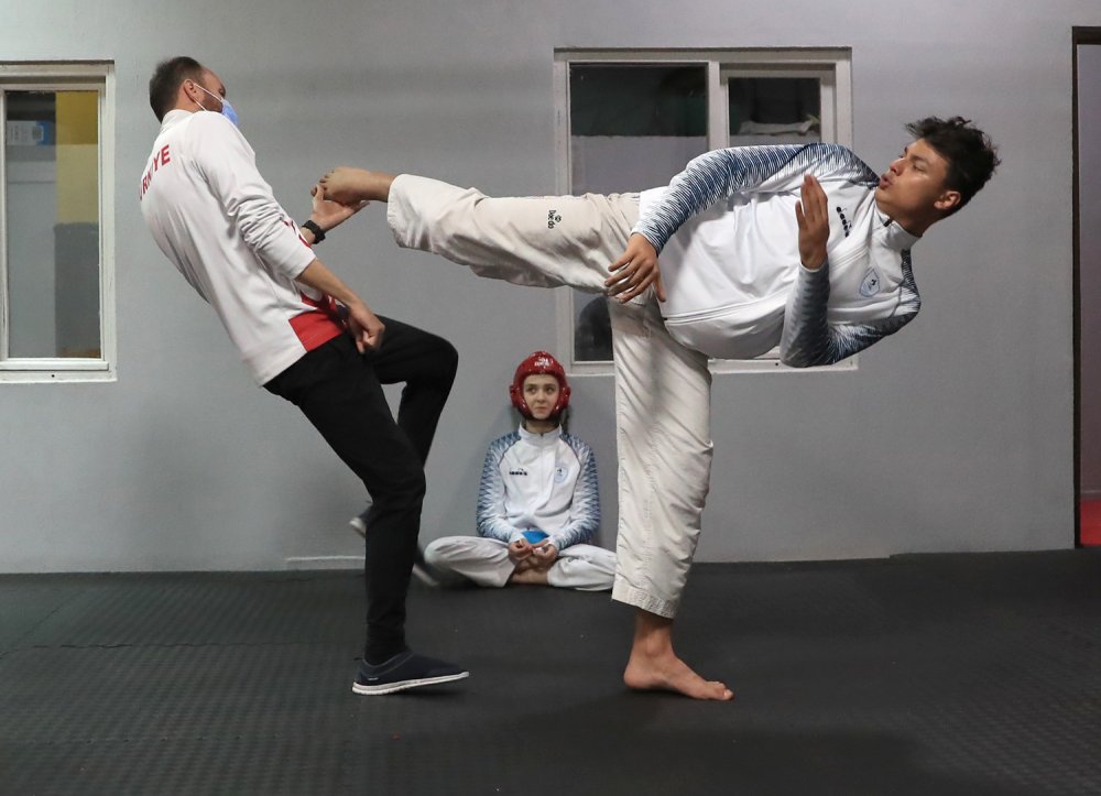 Pamukkale Belediyesporlu Taekwondocu  Erkan Evran Estonya Vizesi Peşinde