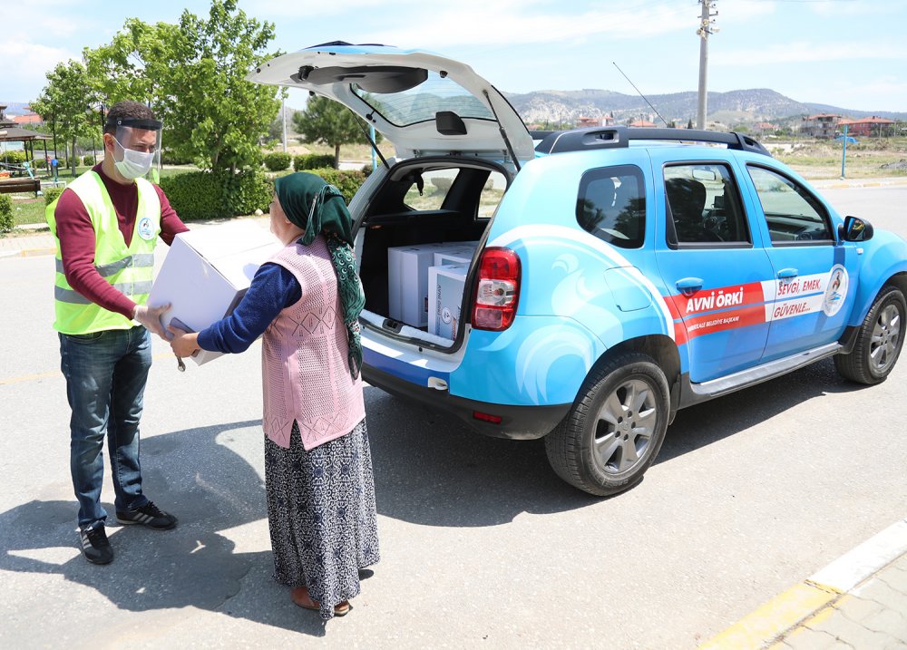 Pamukkale Belediyesi’nden İhtiyaç  Sahibi Vatandaşlara Ramazan Paketi