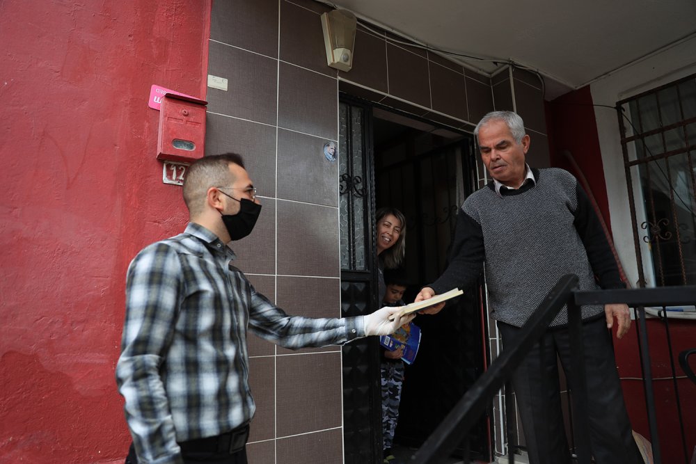 Pamukkale Belediyesi Kitap Kurtlarına Kitap Servis Etmeye Devam Ediyor