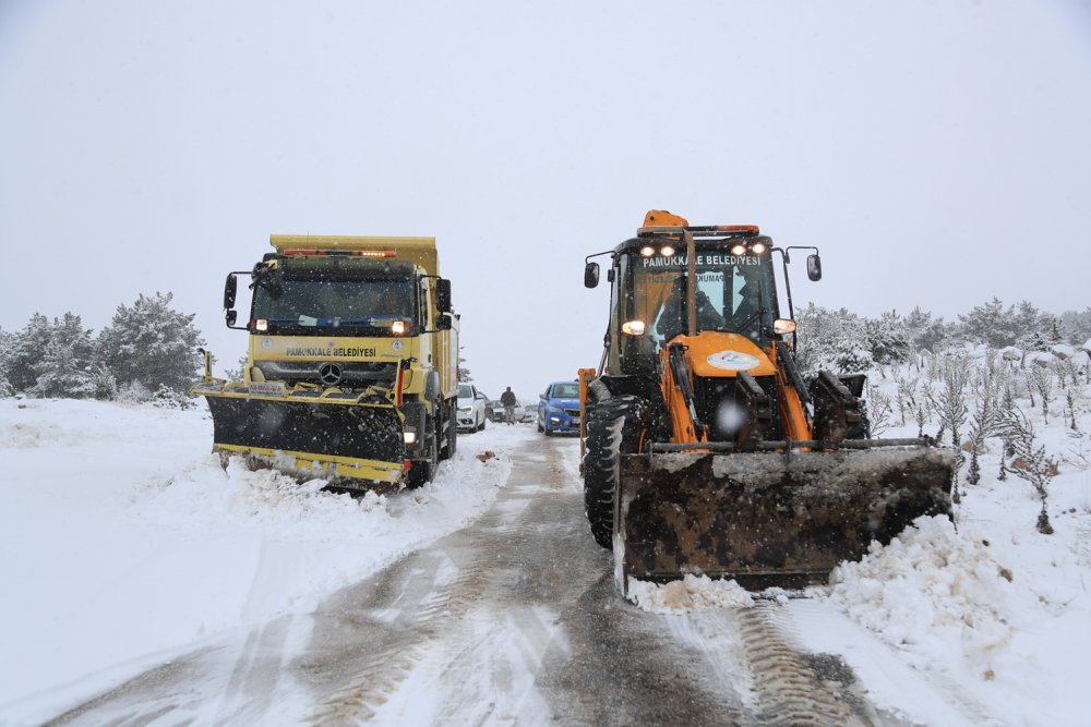 Pamukkale Belediyesi Karla Mücadele Ediyor