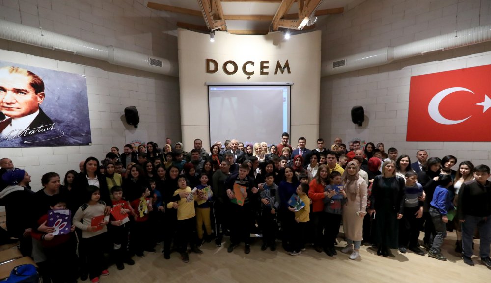 Başkan Osman Zolan, çocukların karne sevincini paylaştı