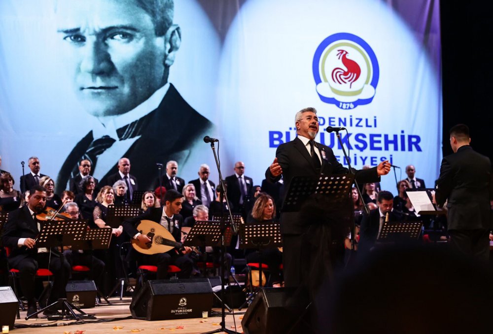 Atatürk, Denizli'de sevdiği şarkılarla anıldı