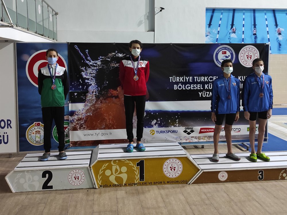 Büyükşehir Yüzme Şampiyonasından Madalyalarla Döndü