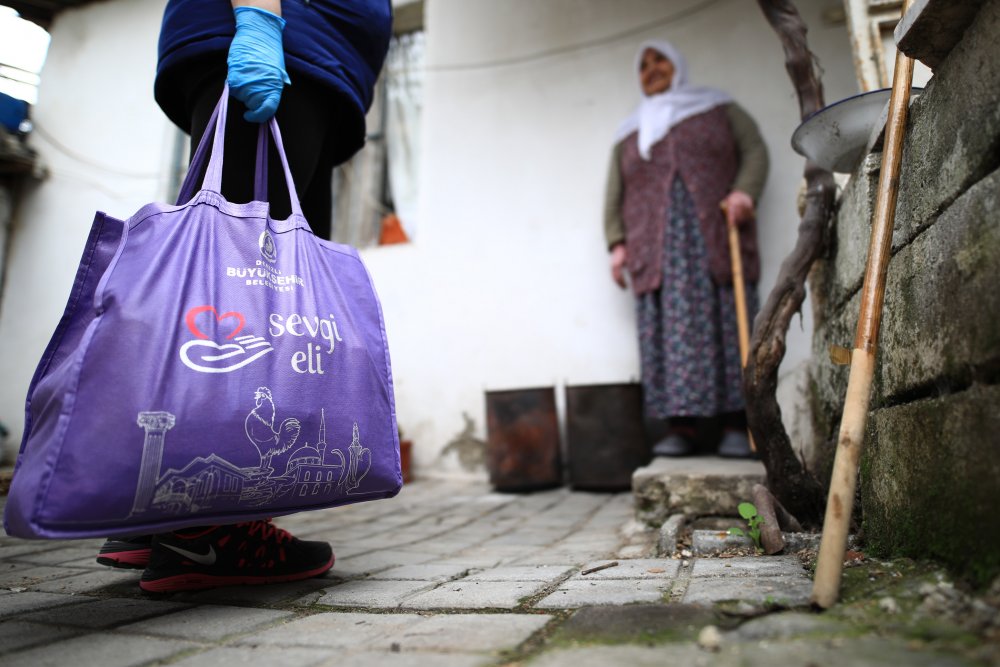 Büyükşehir'den 65 Yaş Üzeri İhtiyaç Sahiplerine Gıda Yardımı