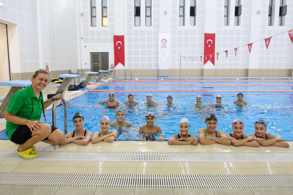 Geleceğin yüzücüleri Büyükşehir ile yetişiyor