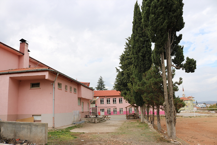 Çal'da Meslek Lisesi Binası Boşaltıldı