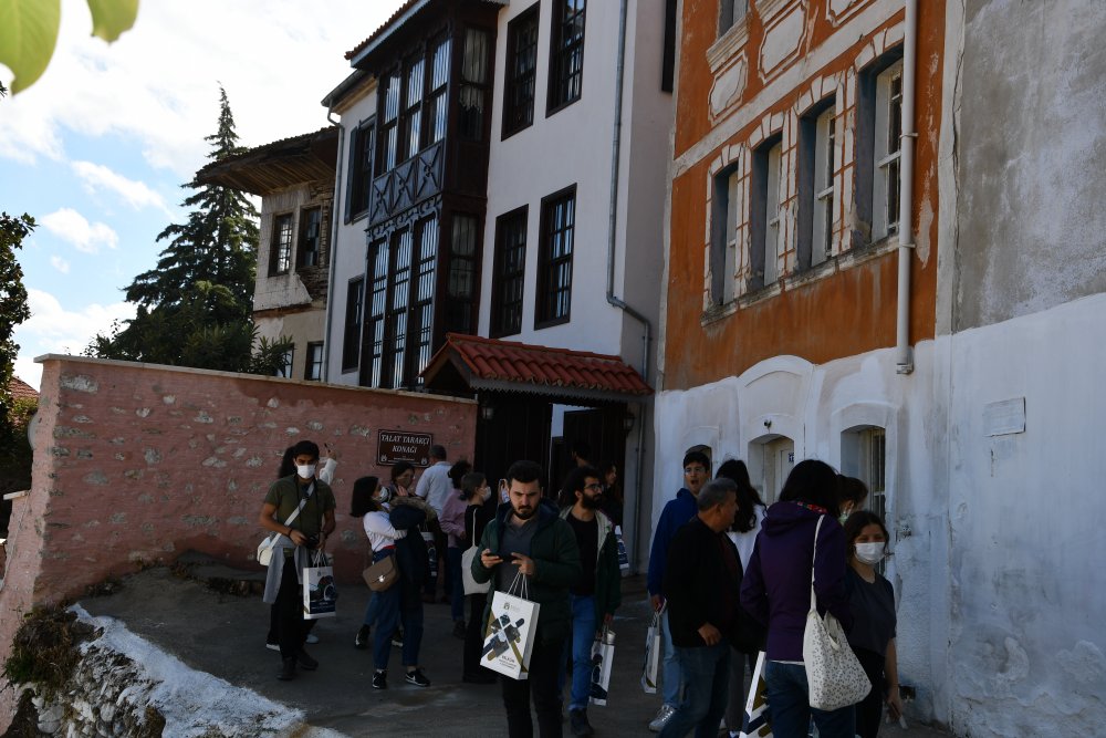 Genç mimar adayları, Buldan'ın kültür mirası evlerini inceledi 