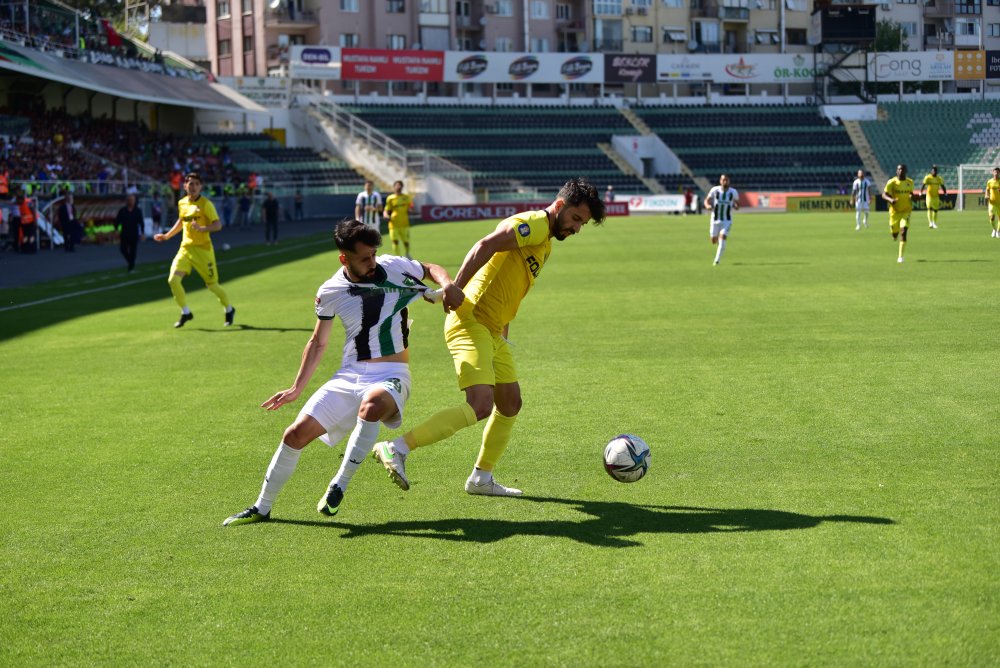 TFF 1. Liginde evinde Menemen Belediyespor'u ağırlayan Altaş Denizlispor karşılaşmadan 2-1 galibiyetle ayrıldı. 