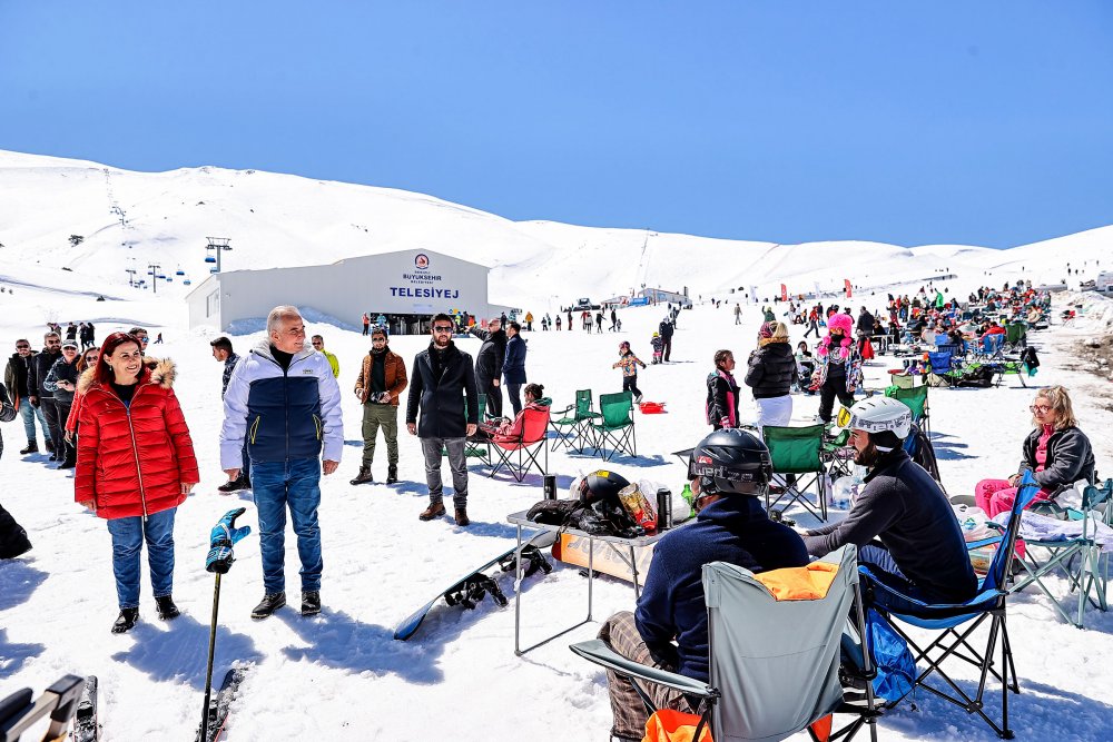 Denizli Kayak Merkezi’nde Kar Keyfi Doyasıya Yaşanıyor