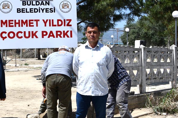 Buldan Belediye Başkanı Mustafa Şevik’in,  Yenicekent Mahallesi’nde başlattığı hizmetler devam ediyor.