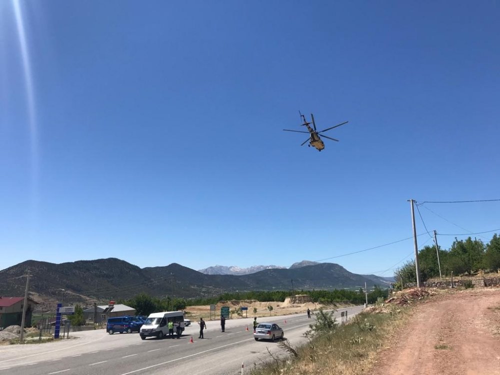 Denizli İl Jandarma Komutanlığı tarafından helikopter ve drone ile havadan denetim gerçekleştirildi.