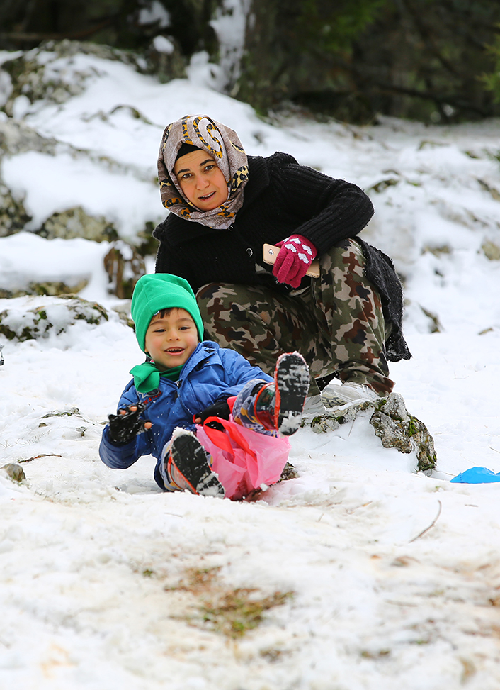 Kar Sevincini Yaşamak İçin Bağbaşı Yaylası'na Akın Ettiler