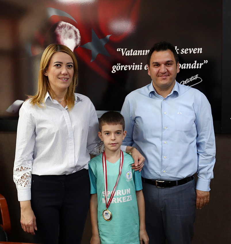 Başkan Doğan'dan Minik Şampiyona Ödül
