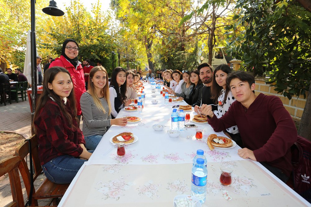 Erasmus Öğrencileri Rektör Bağ ile Tripolis’i Gezdi