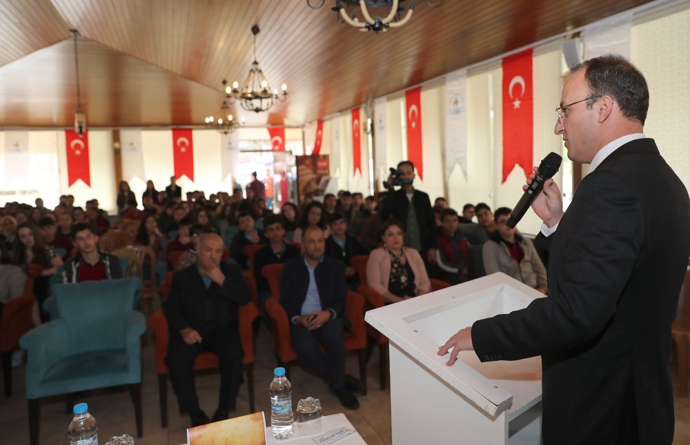 Pamukkale Belediyesi Milli Şairi Unutmadı