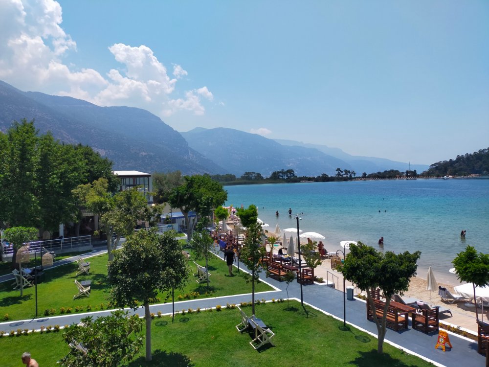Denizli’de sağlık sektöründe önemli yatırımları bulunan ve adından sıklıkla söz ettiren Dr. Murat Çelik, Ölüdeniz’de turizm yatırımı yaptı. Club Hotel Meri, sezonun ilk misafirlerini ağırlamaya başladı.