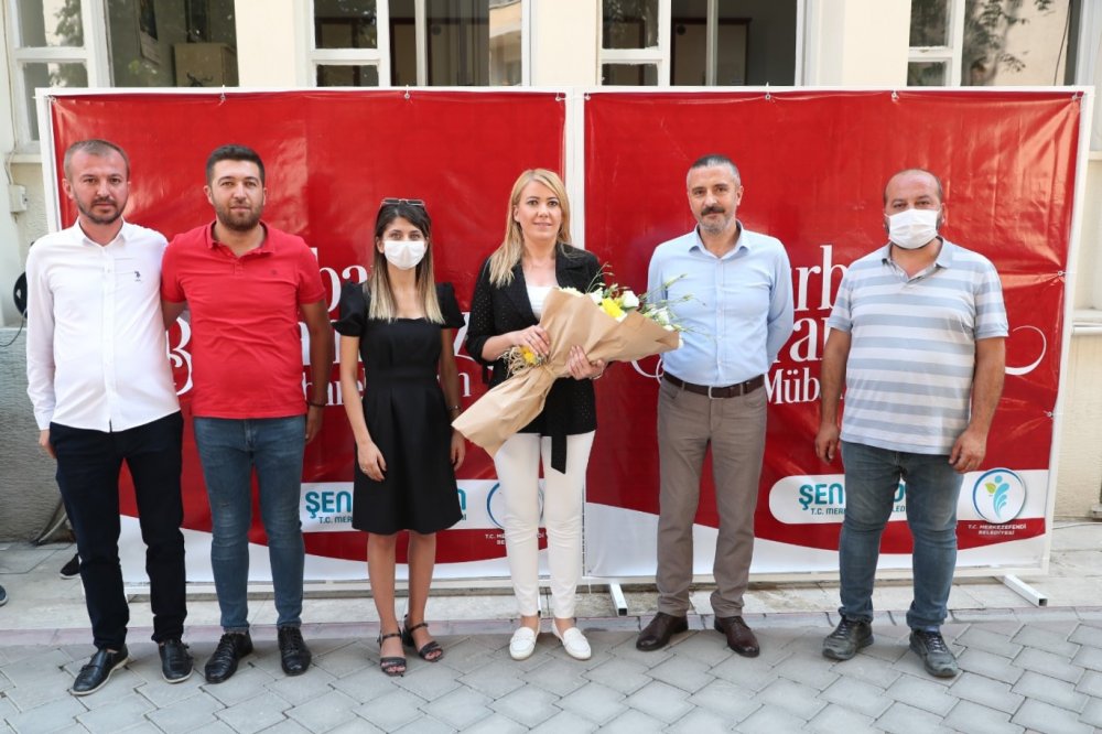 Merkezefendi Belediye Başkanı Şeniz Doğan, Kurban Bayramı öncesinde çalışma arkadaşları ile bayramlaştı.
