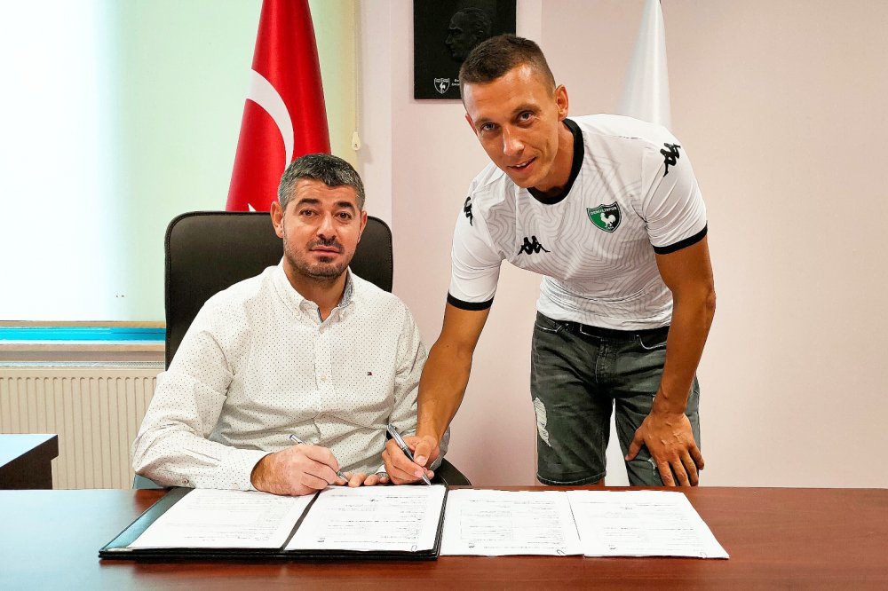 TFF 1. Lig takımı Denizlispor transfere devam ediyor. Kadrosuna Muhammed Gönülaçar'ı dahil eden Denizlispor eski kalecisi Adam Stachowiak'la yeniden anlaşma sağladı.