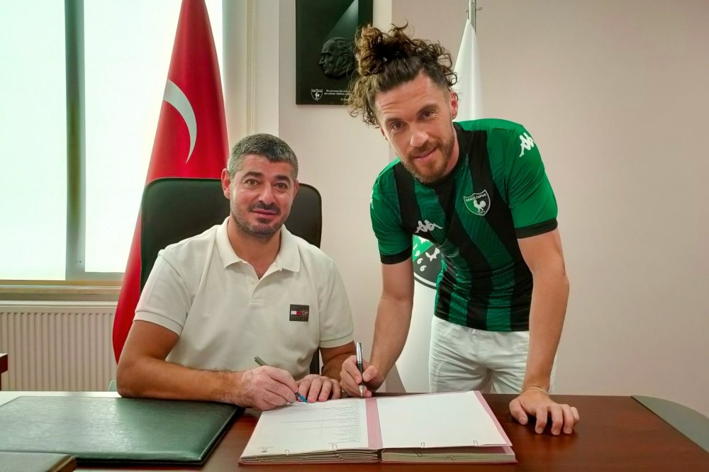 Denizlispor'da transferler devam ediyor. Denizlispor son olarak Gökhan Süzen ile 2+1 yıllık anlaşmaya vardı.