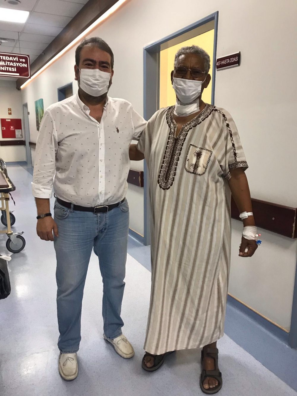 Sağlık taraması için tavsiye üzerine Doğu Afrika’nın Eritre şehrinden Denizli’ye gelen aile, Özel Denizli Cerrahi Hastanesi’nde şifa buldu. Gerçekleşen sağlık taramasında birçok hastalığı çıkan anne Meskela Araıa Ghebreıgzıabıher (69) ile baba Tsegay Tesfagabr Habtegabr (76), kızları Fiyori’nin refakatçiliğinde hastane hekimlerininin uyguladığı tedaviler ile sağlıklarına kavuşarak ülkelerine döndü.