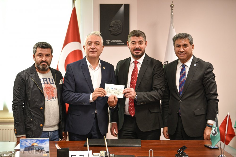 Denizli Milletvekili Teoman Sancar, yarın oynanacak olan Balıkesirspor karşılaşması öncesinde Altaş Denizlispor’u ziyaret etti, başarı dileklerinde bulundu.