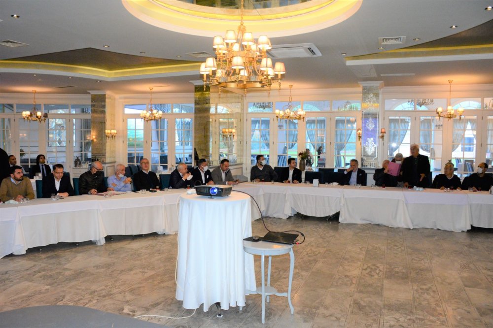 Denizli Sanayi Odası Kasım ayı olağan Meclis toplantısı Pamukkale Tenis Kulübü Marla Restaurant'ta gerçekleştirildi. Toplantının konusu ekonomik gündem konuları oldu.