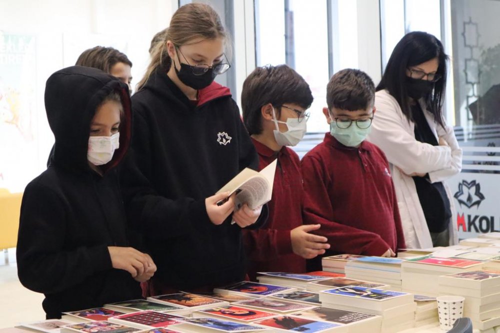 Denizli Çözüm Koleji Mini Kitap Fuarını Öğrencileriyle Buluşturdu