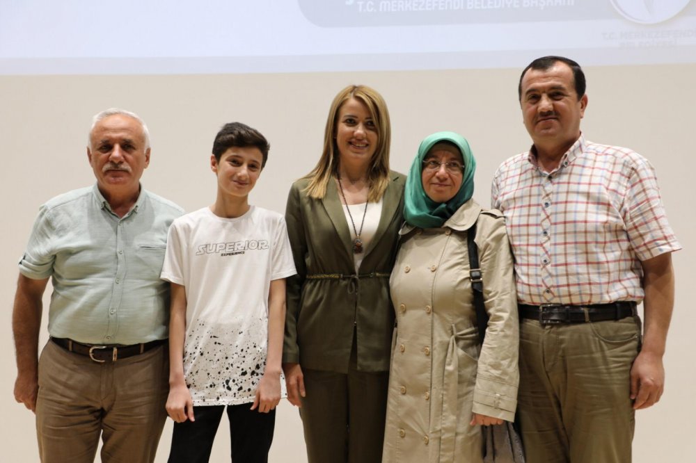 LGS’de Türkiye Birincisi Denizlili Genç Ödülünü Aldı