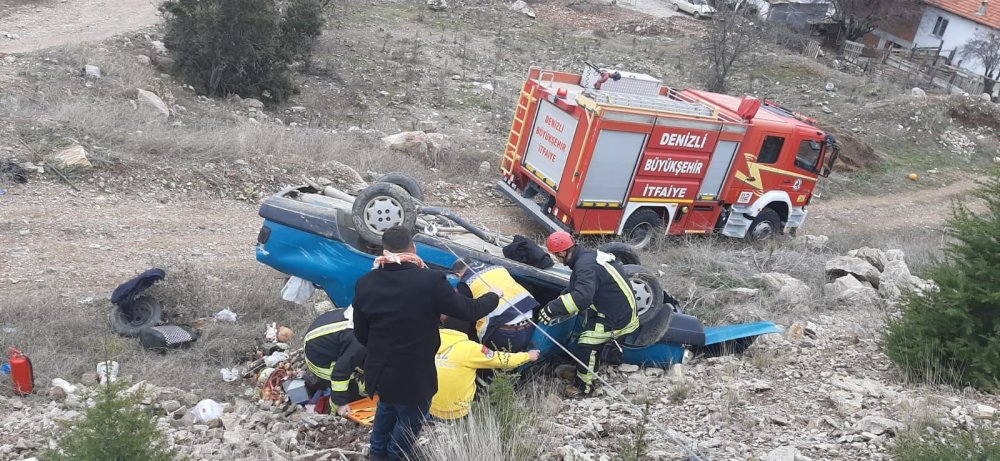 Denizli'de araç takla attı: 2 yaralı