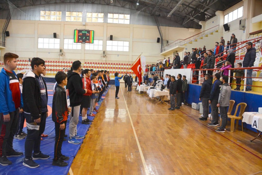 Okul Sporları Güreş Grup Şampiyonası Denizli'de Yapıldı